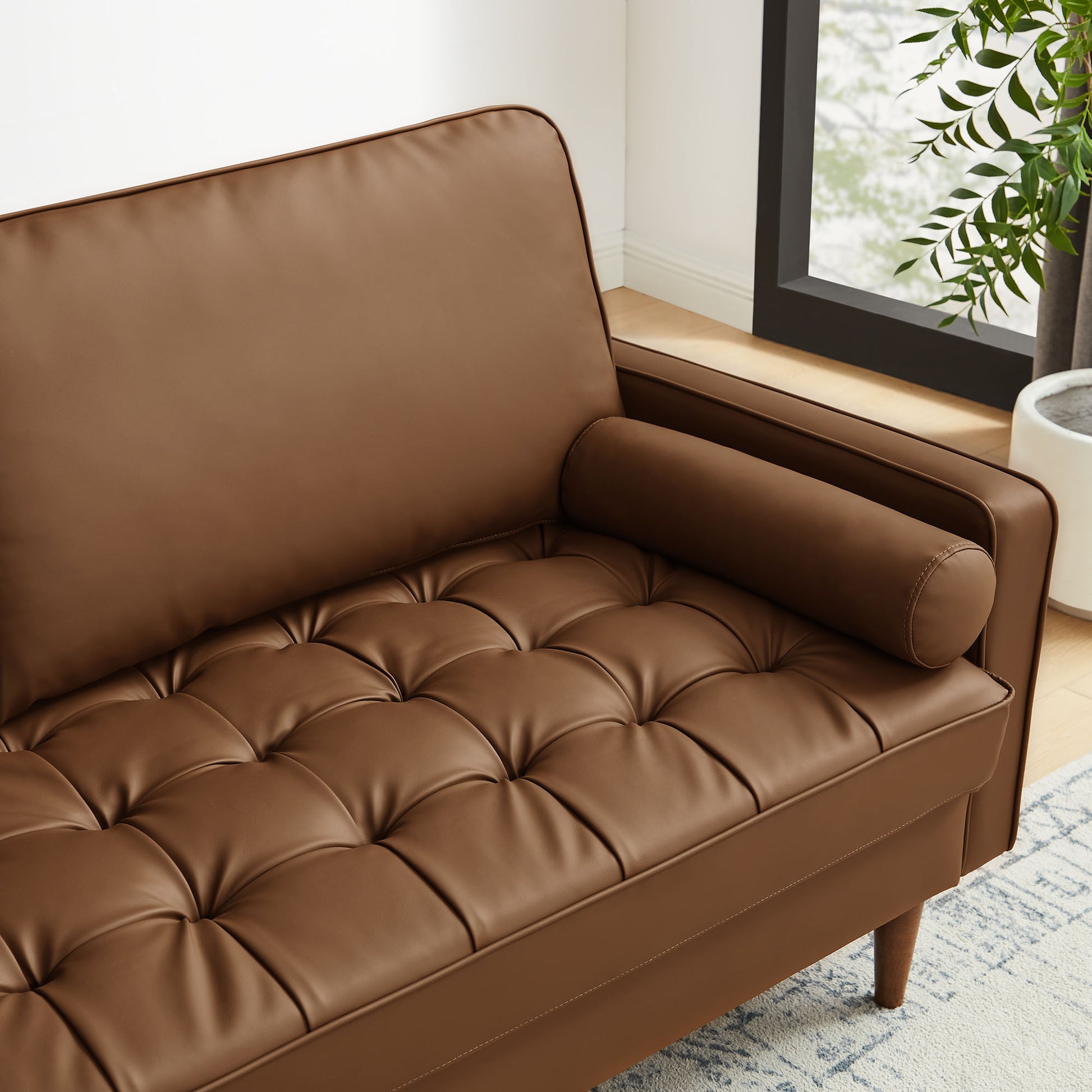 Valour Tufted Vegan Leather sofá