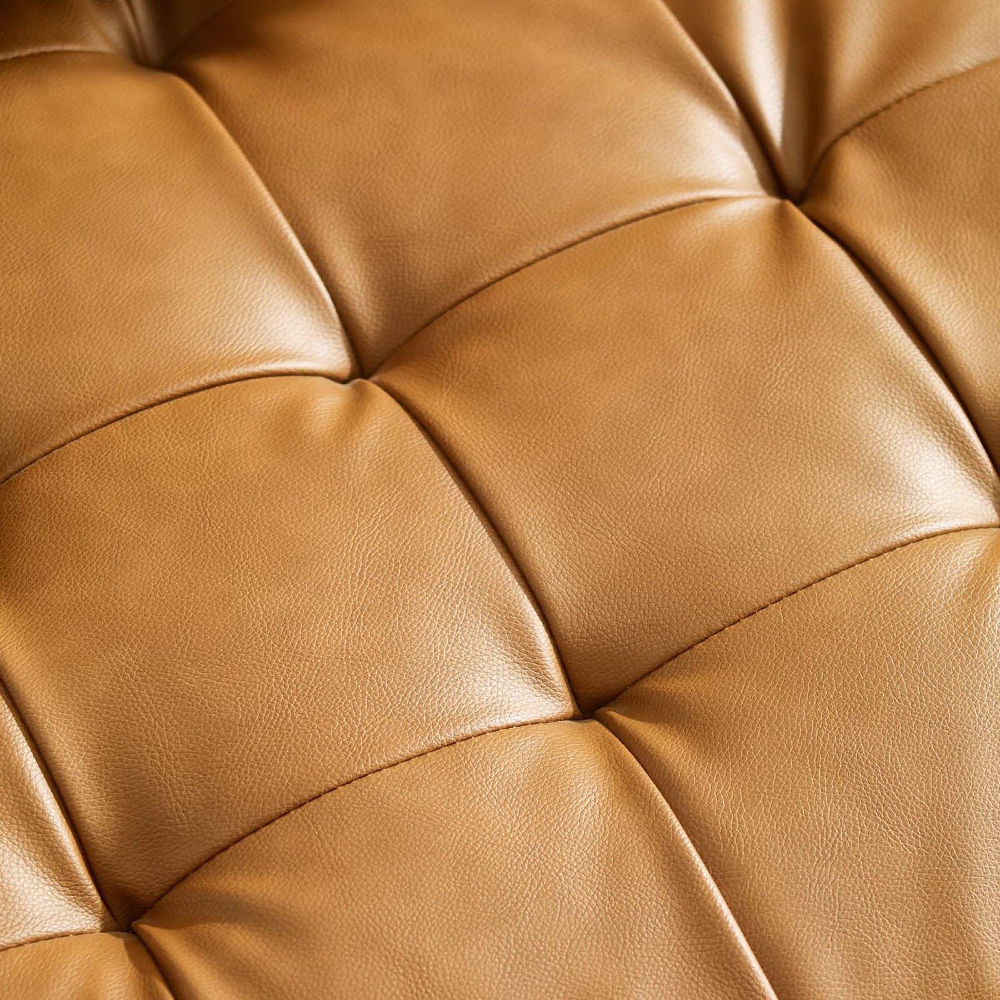 Valour Tufted Vegan Leather sofá
