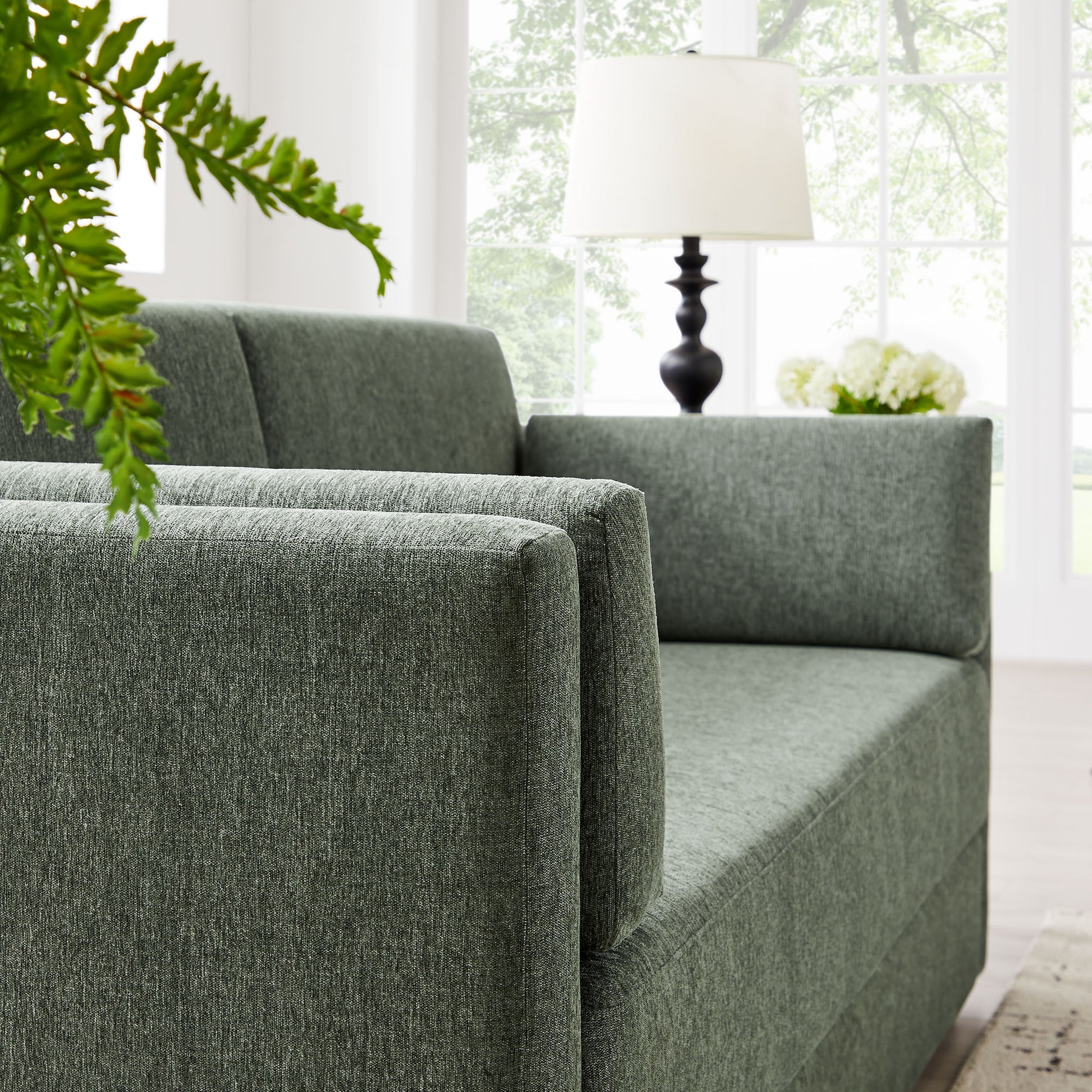 Linden Upholstered Heathered Chenille sofá