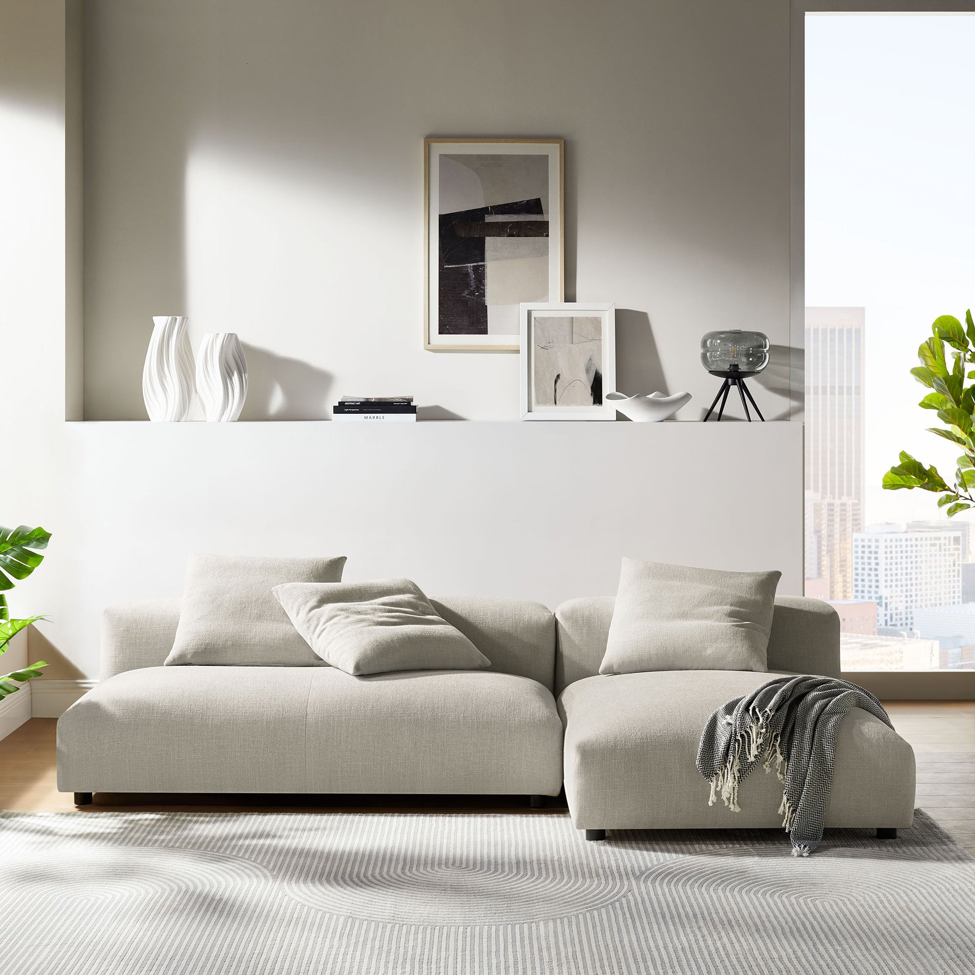 Solace 2-Piece Modular Upholstered Fabric Sectional sofá With Chaise