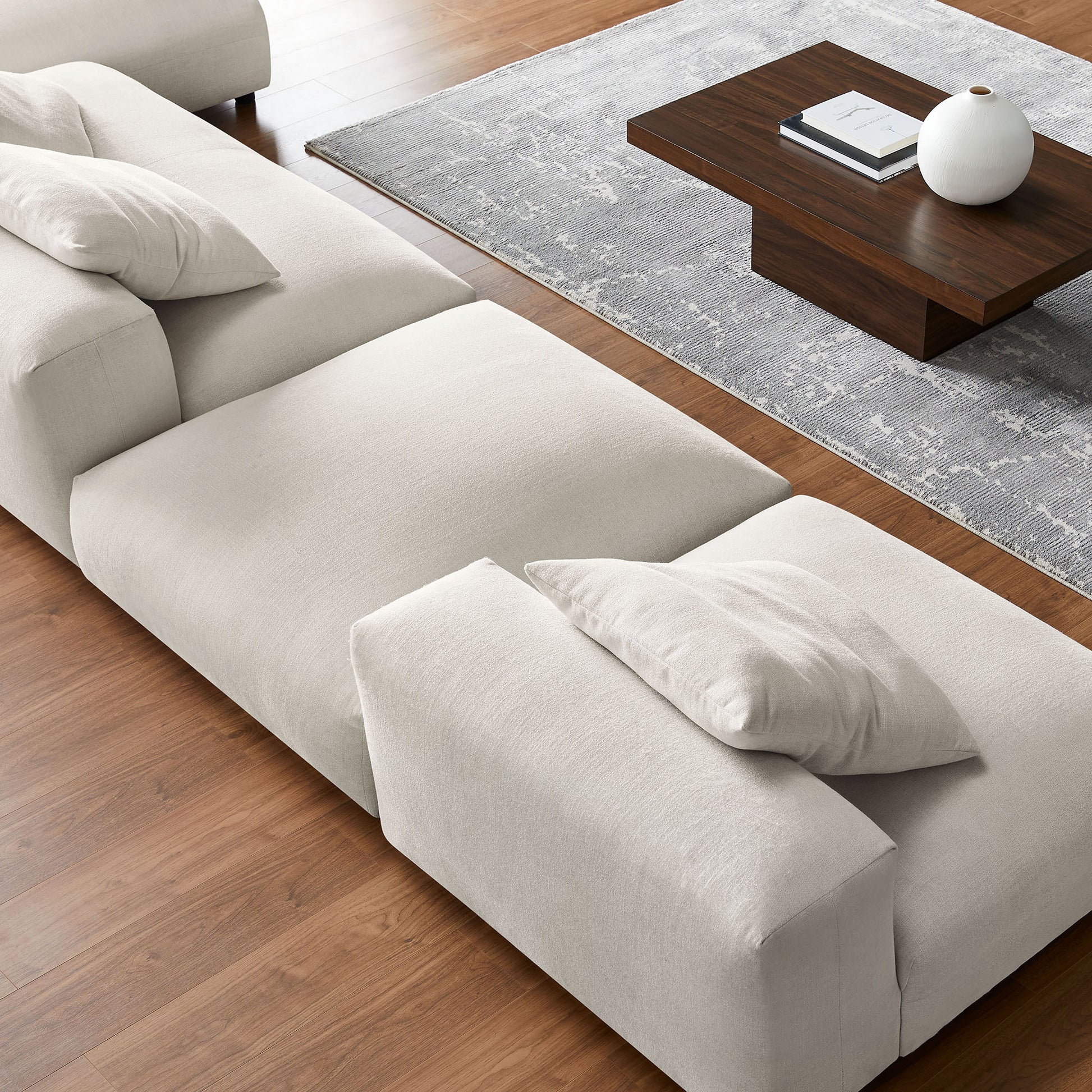 Solace 4-Piece Modular Upholstered Fabric Sectional sofá With Ottoman