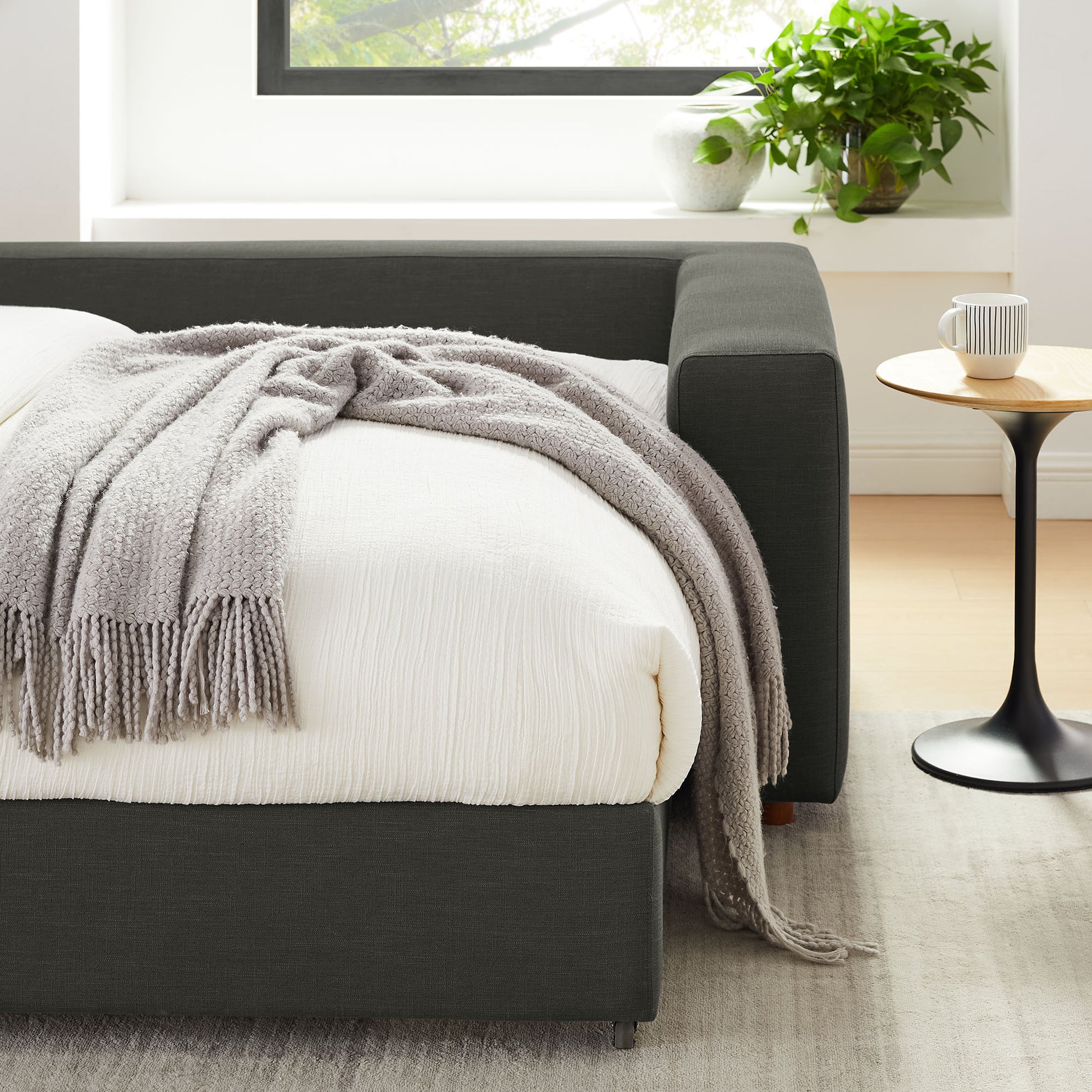 Commix Down Filled Overstuffed Sleeper sofá