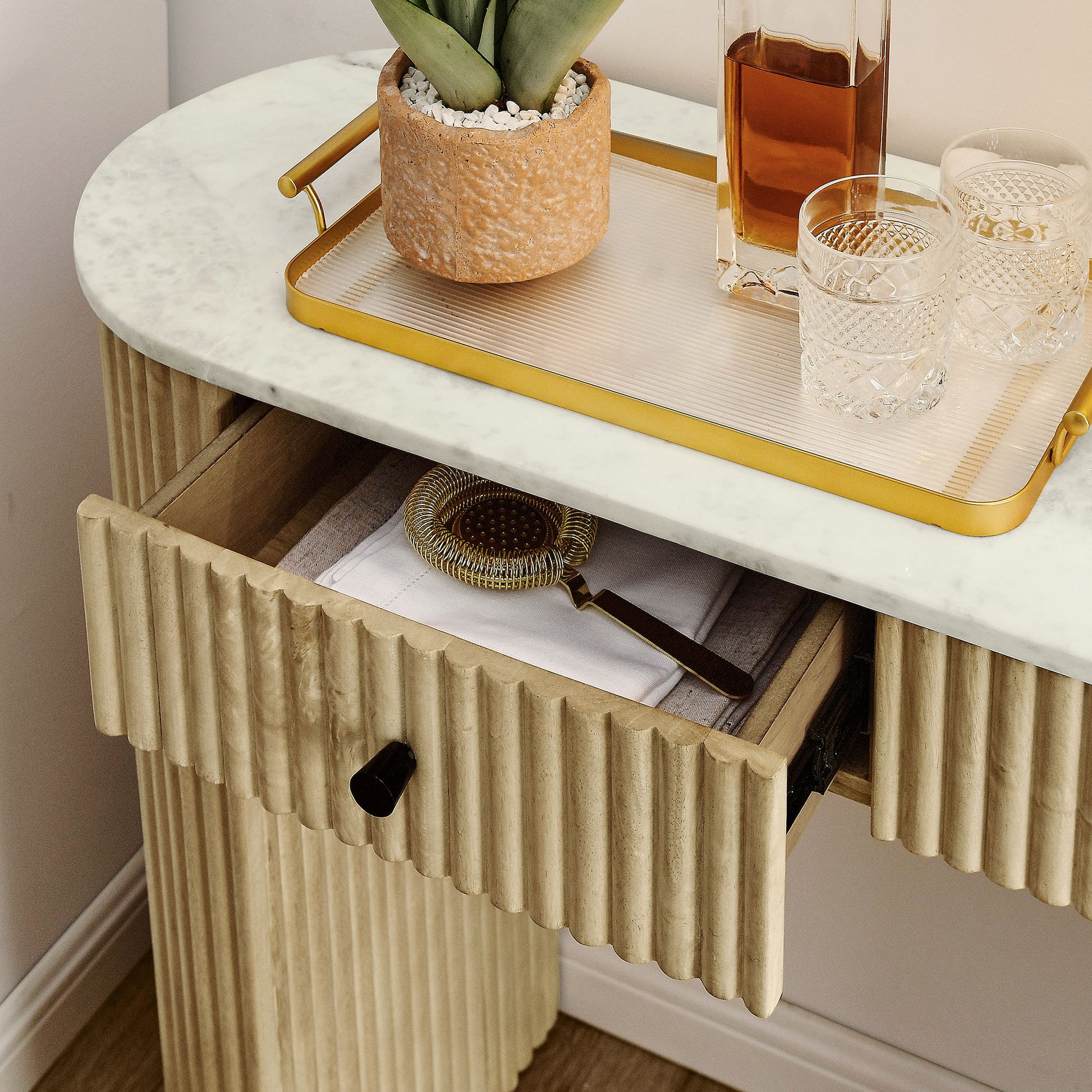 Caldera 42" Curved Solid Wood and Marble Console mesa