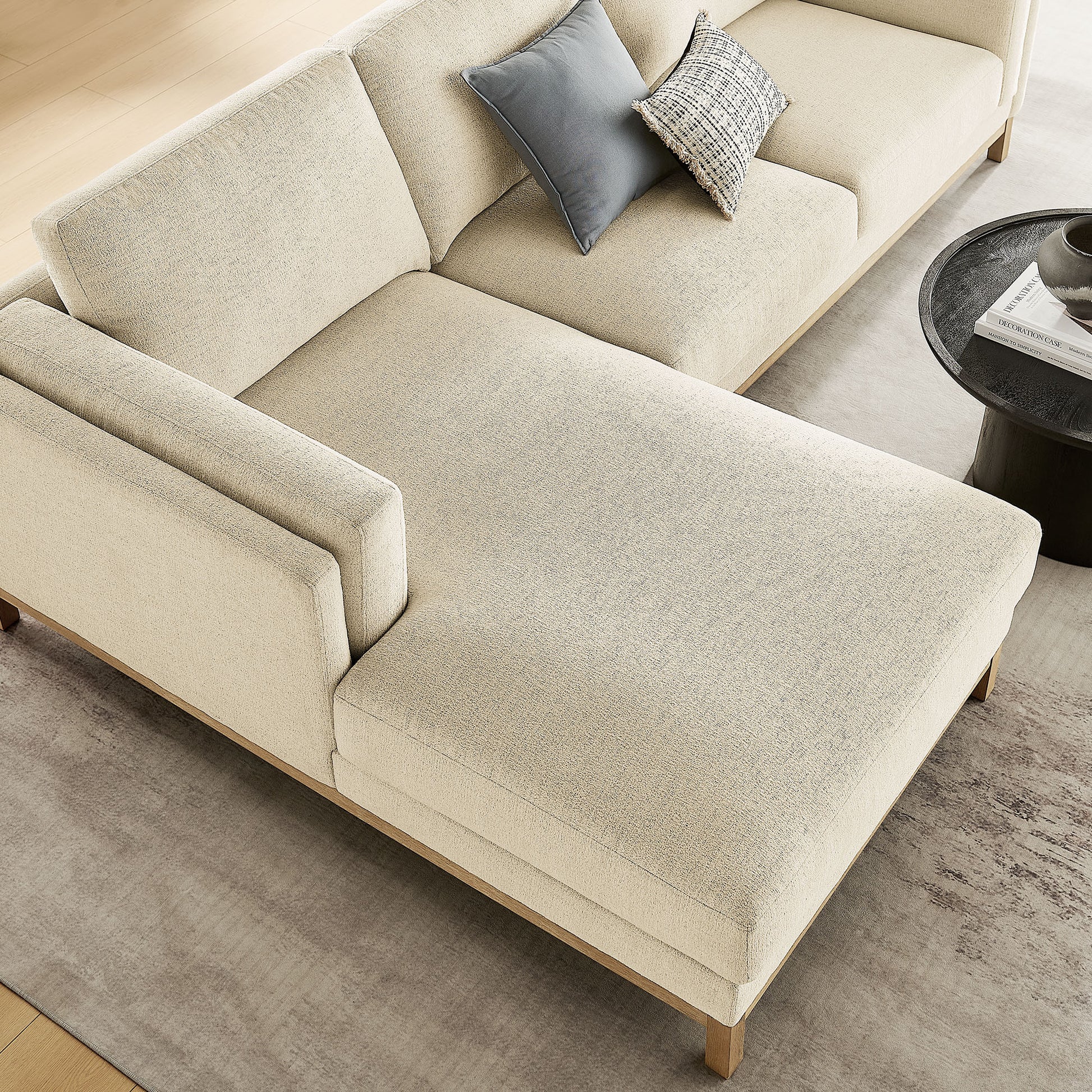 Roscoe Left-Facing Fabric Sectional sofá with Chaise
