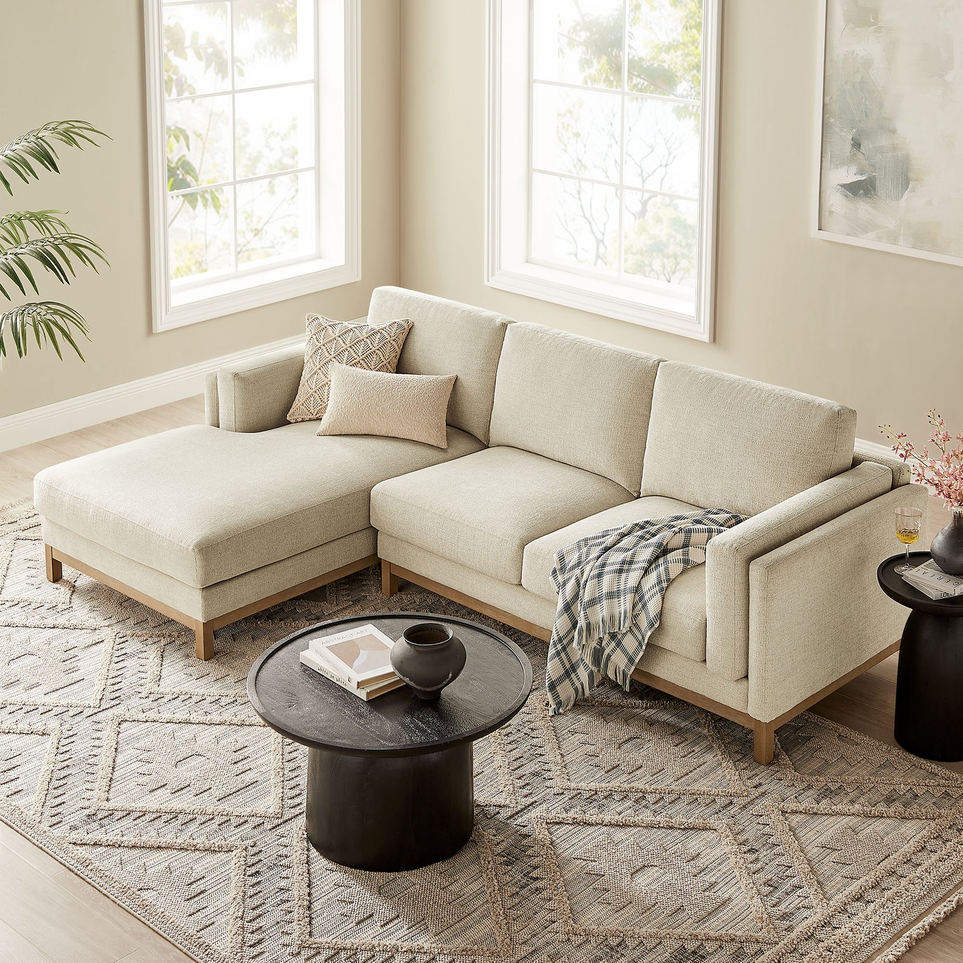 Roscoe Left-Facing Fabric Sectional sofá with Chaise