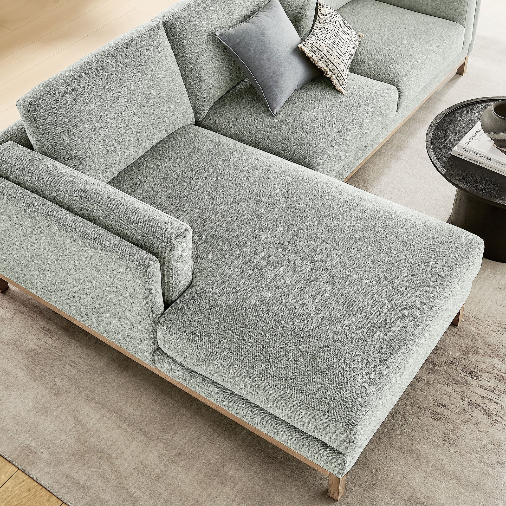 Roscoe Left-Facing Fabric Sectional sofá with Chaise