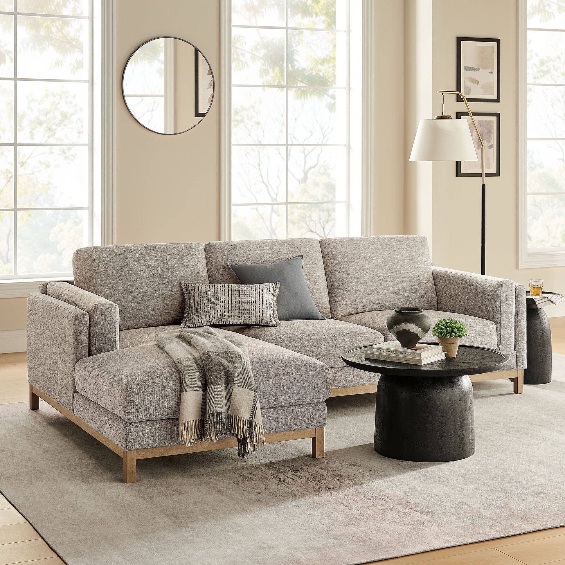 Roscoe Left-Facing Fabric Sectional sofá with Chaise