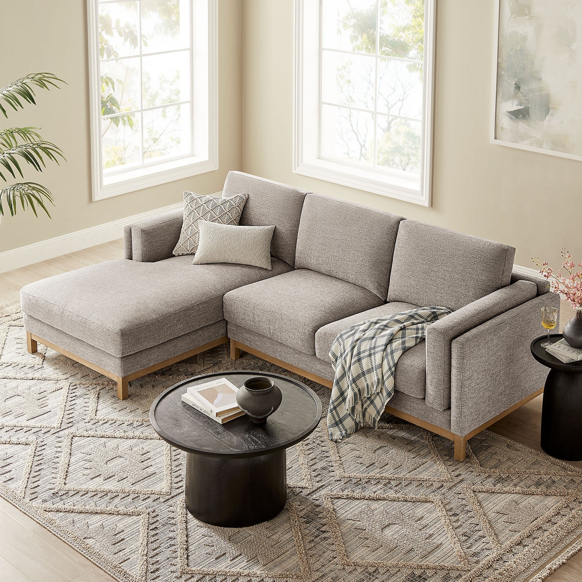 Roscoe Left-Facing Fabric Sectional sofá with Chaise