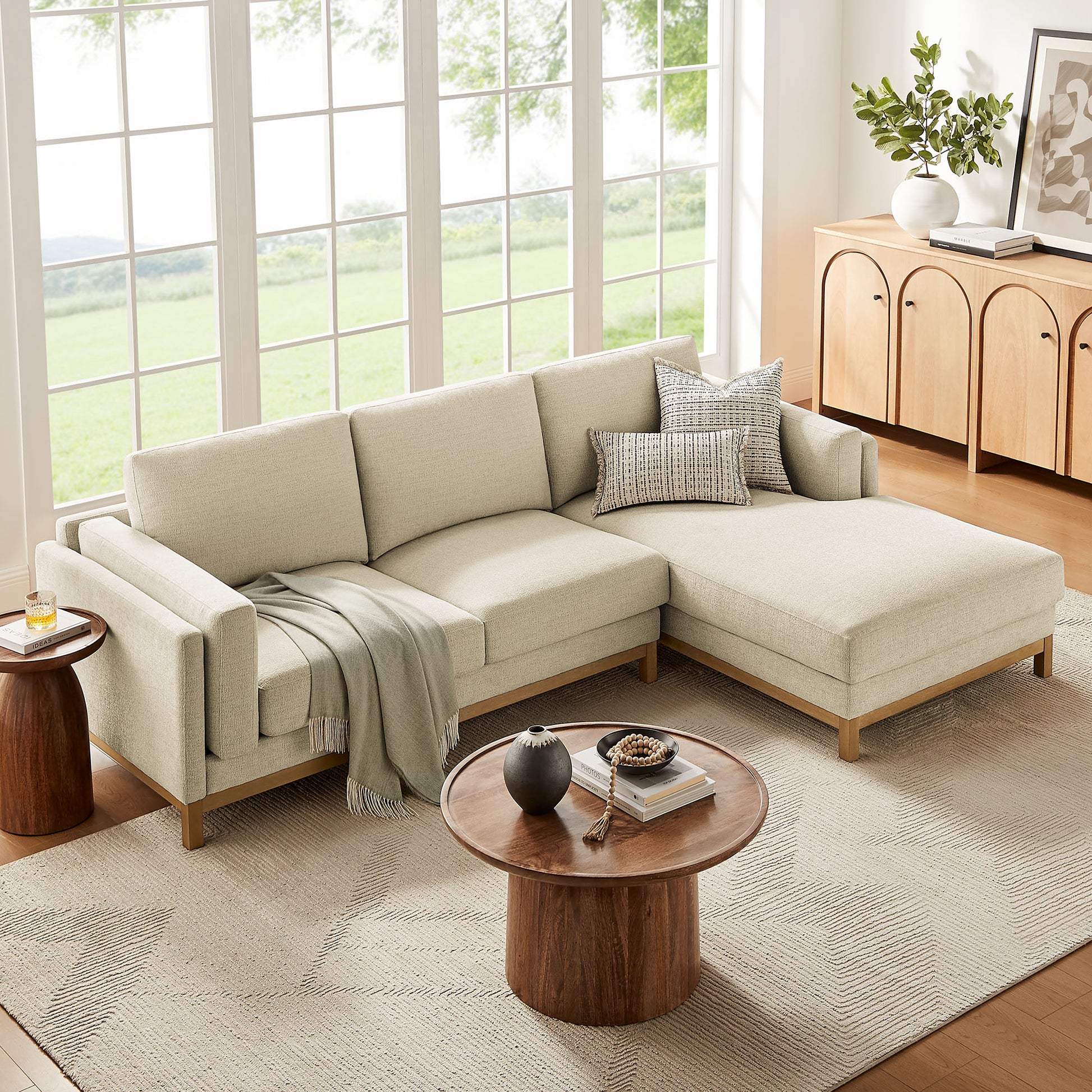 Roscoe Right-Facing Fabric Sectional sofá with Chaise