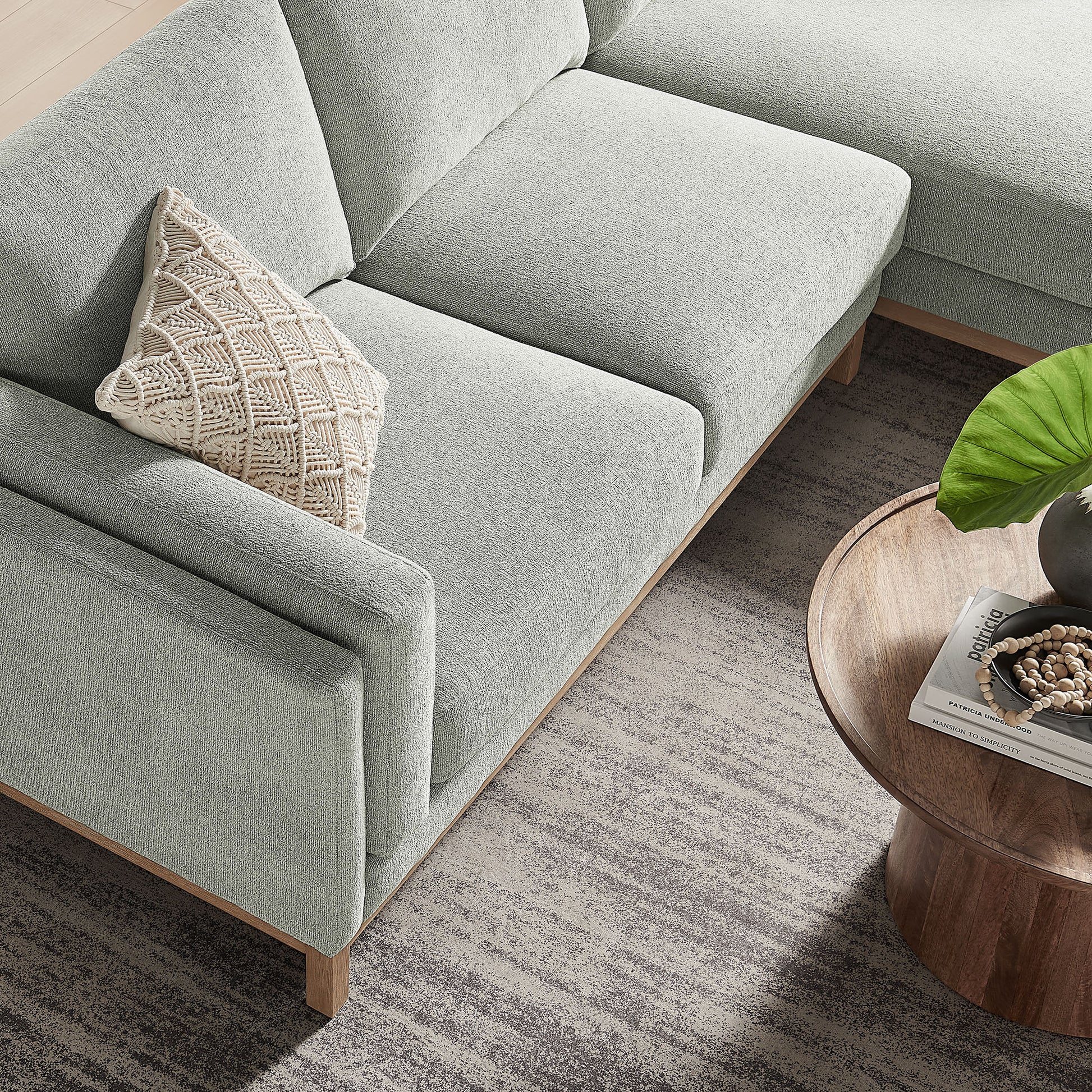 Roscoe Right-Facing Fabric Sectional sofá with Chaise