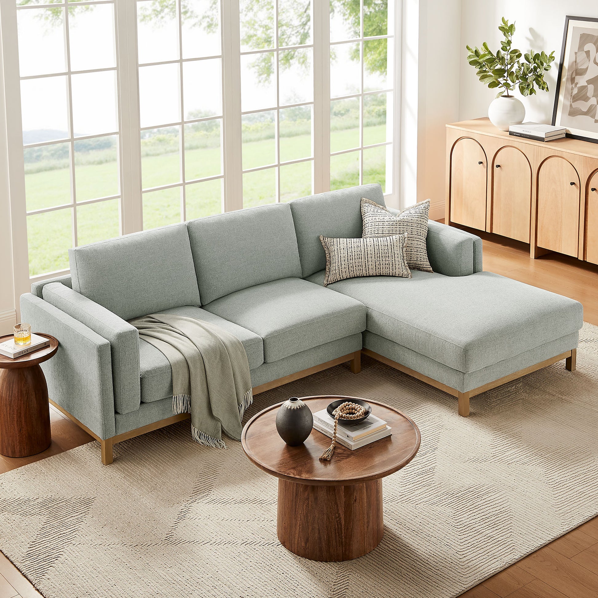 Roscoe Right-Facing Fabric Sectional sofá with Chaise