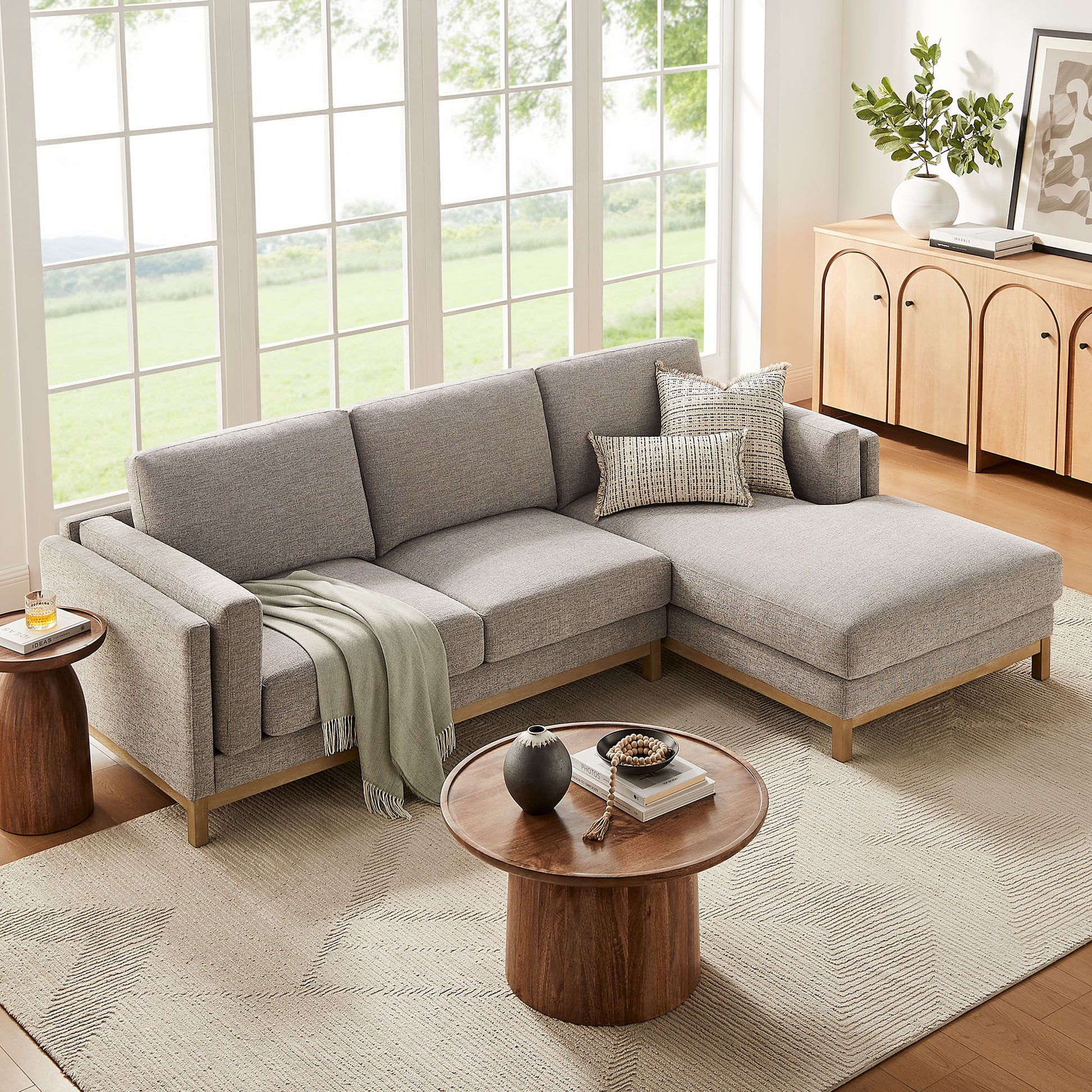 Roscoe Right-Facing Fabric Sectional sofá with Chaise