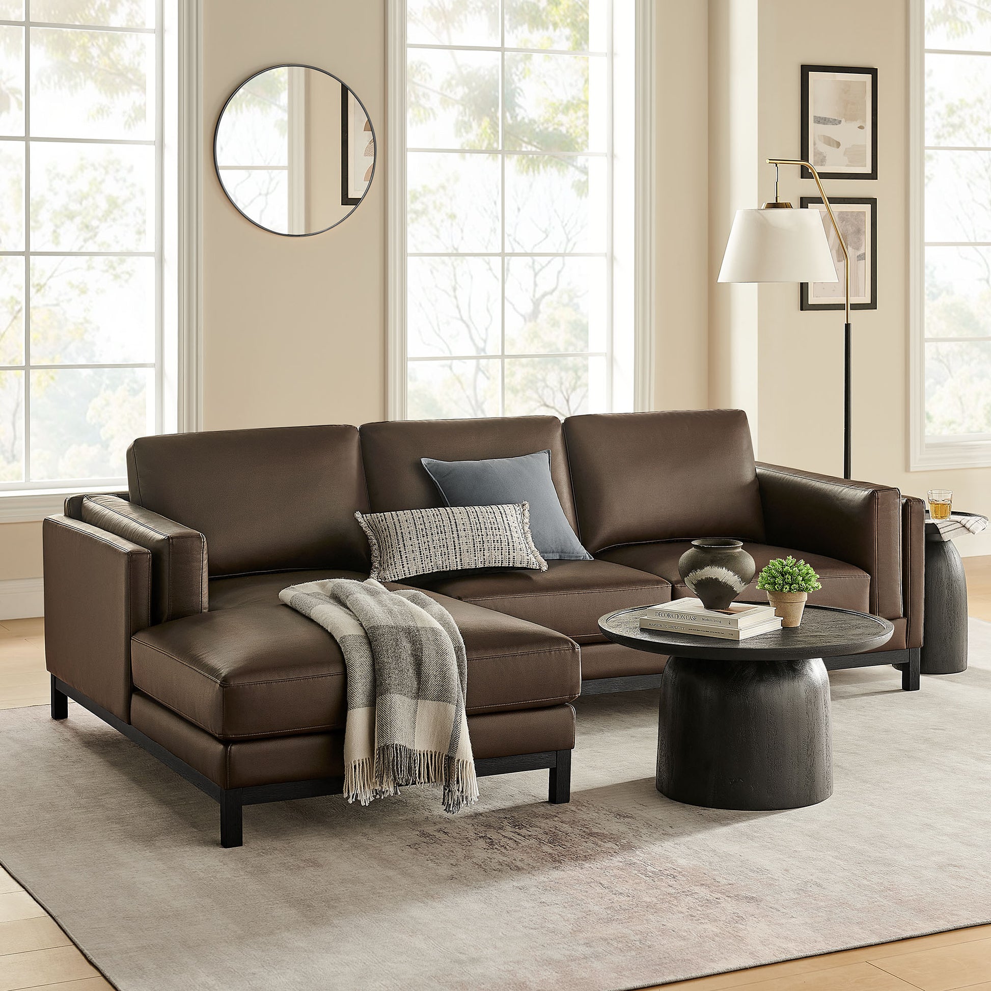 Roscoe Left-Facing Vegan Leather Sectional sofá with Chaise