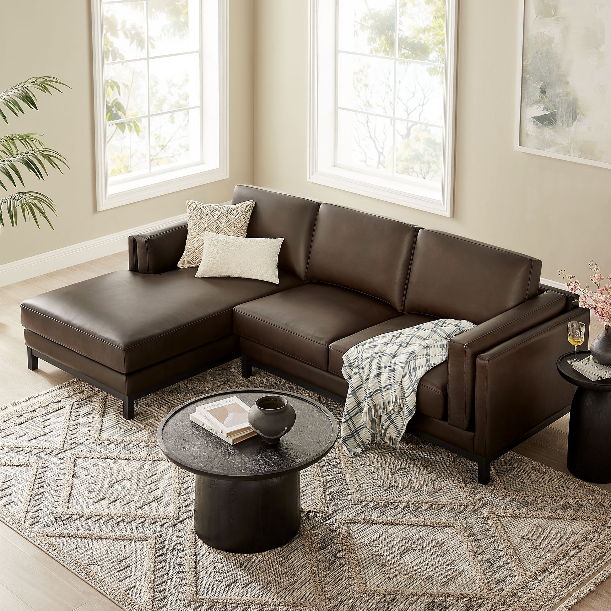 Roscoe Left-Facing Vegan Leather Sectional sofá with Chaise