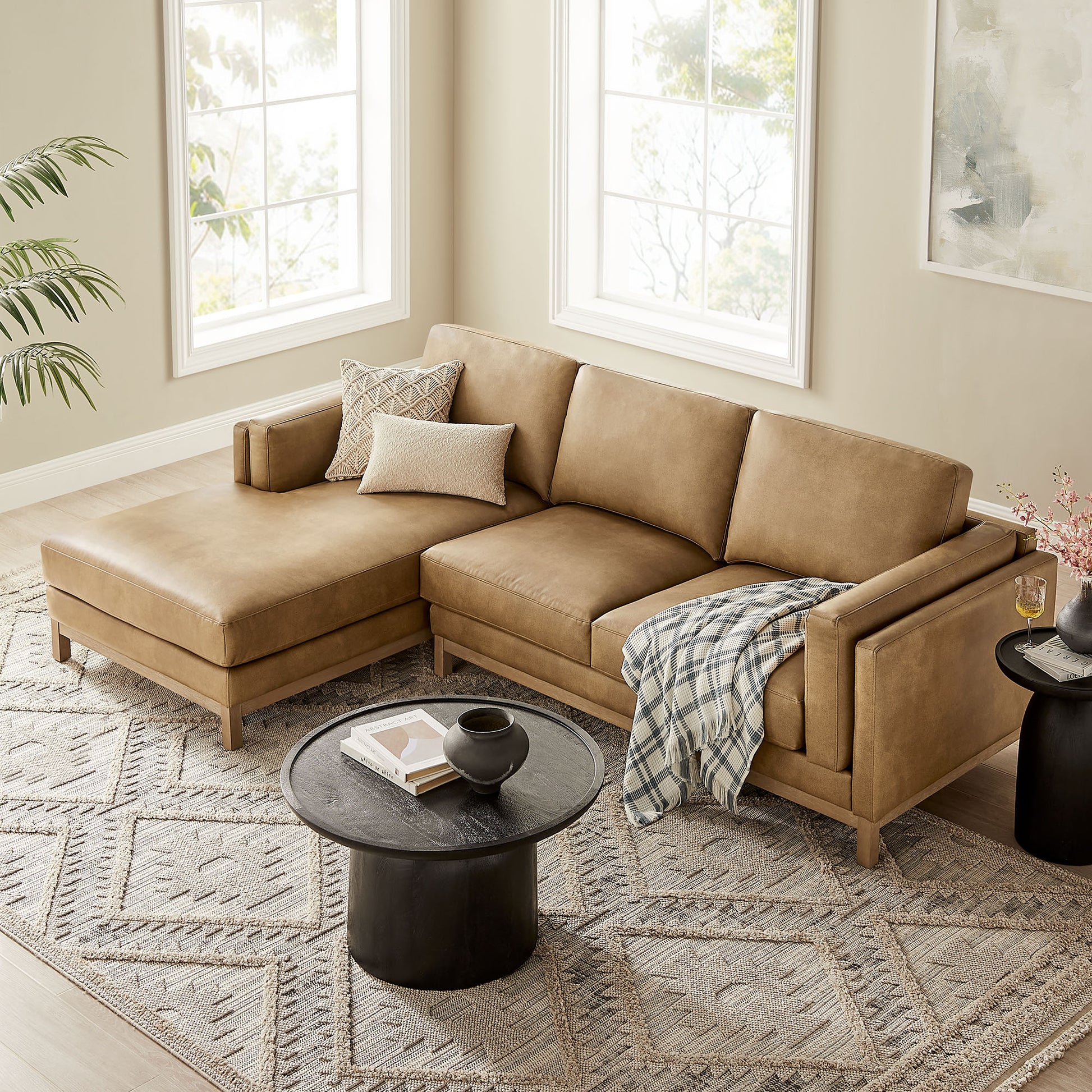 Roscoe Left-Facing Vegan Leather Sectional sofá with Chaise