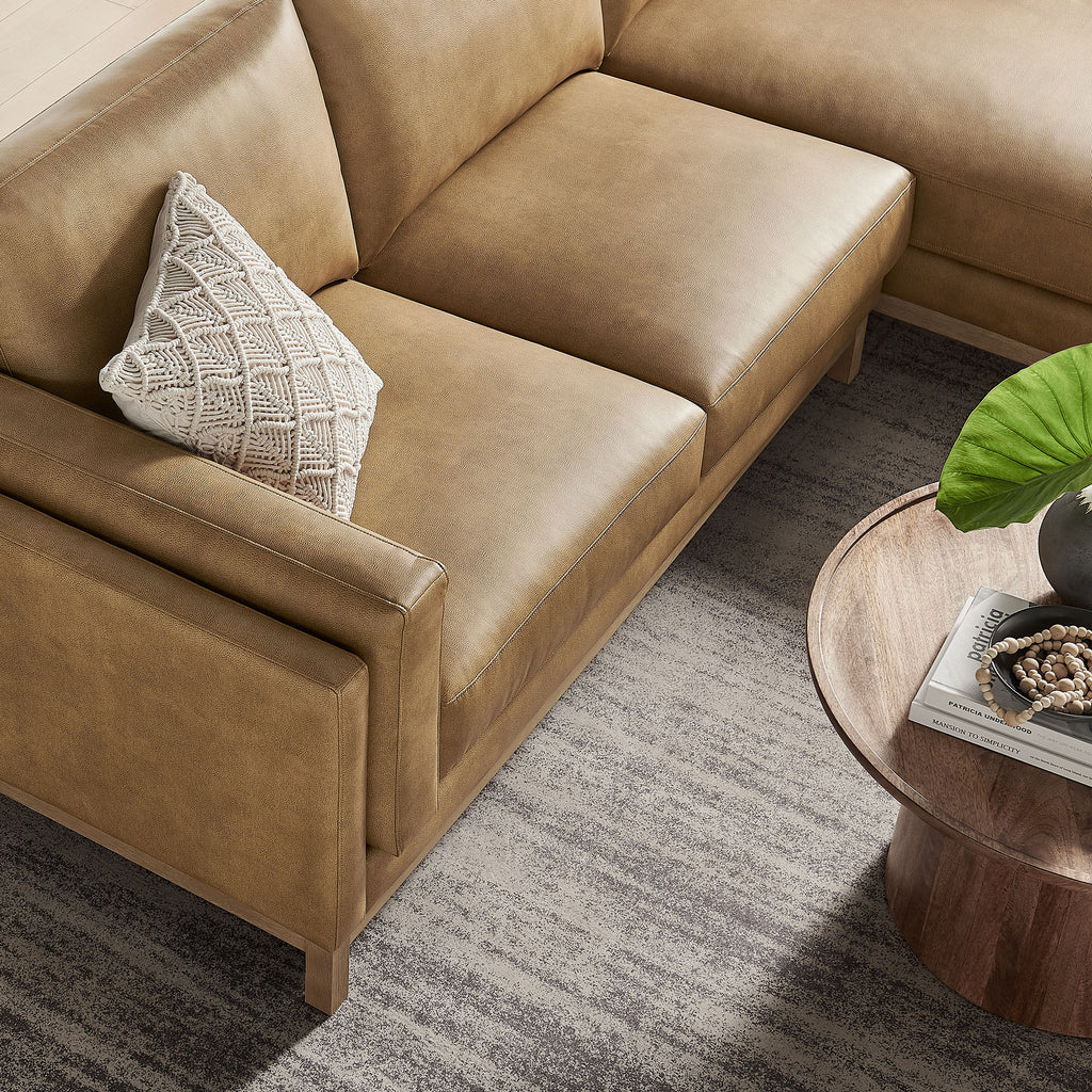 Roscoe Right-Facing Vegan Leather Sectional sofá with Chaise