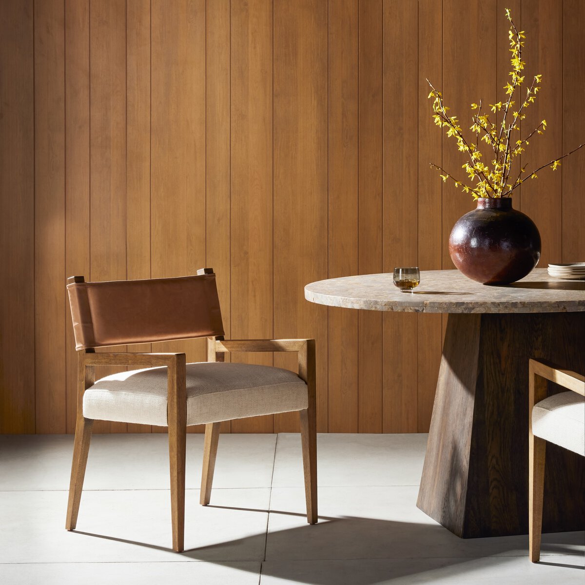 Ferris Cuero Top / Lino Crema Descansa-Brazos Silla de Comedor