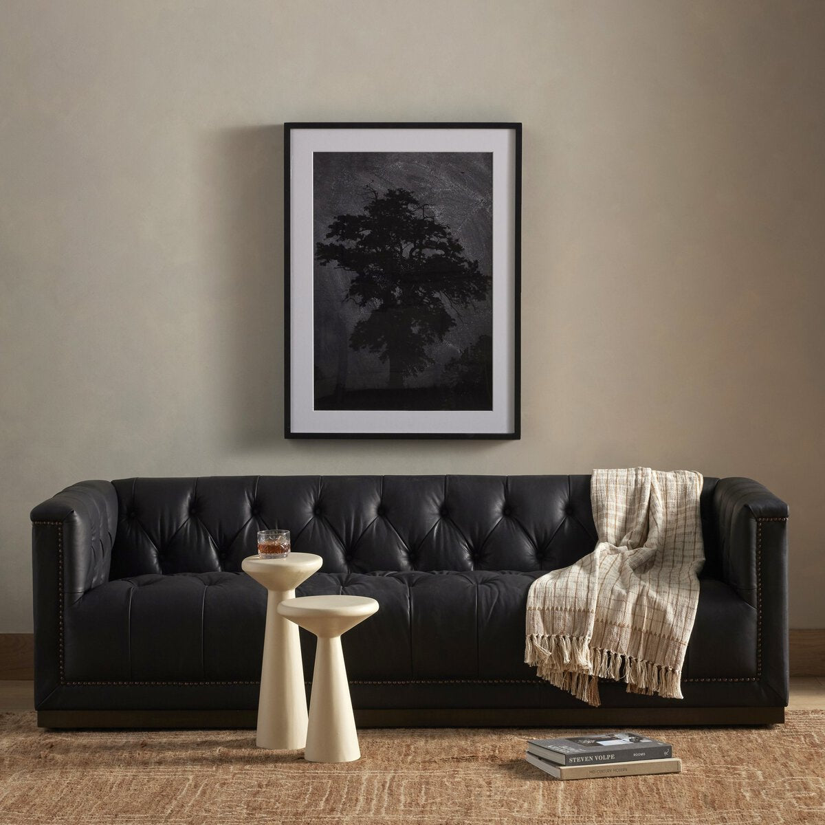 Maxx 86” Cuero Top Negro / Base Oscura Sofa
