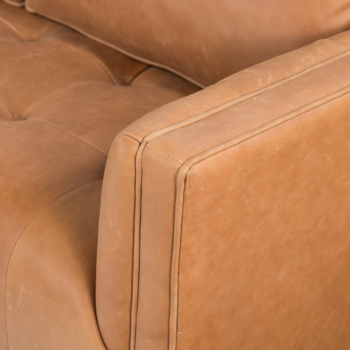 Kiera Cuero Top Cognac Sofa