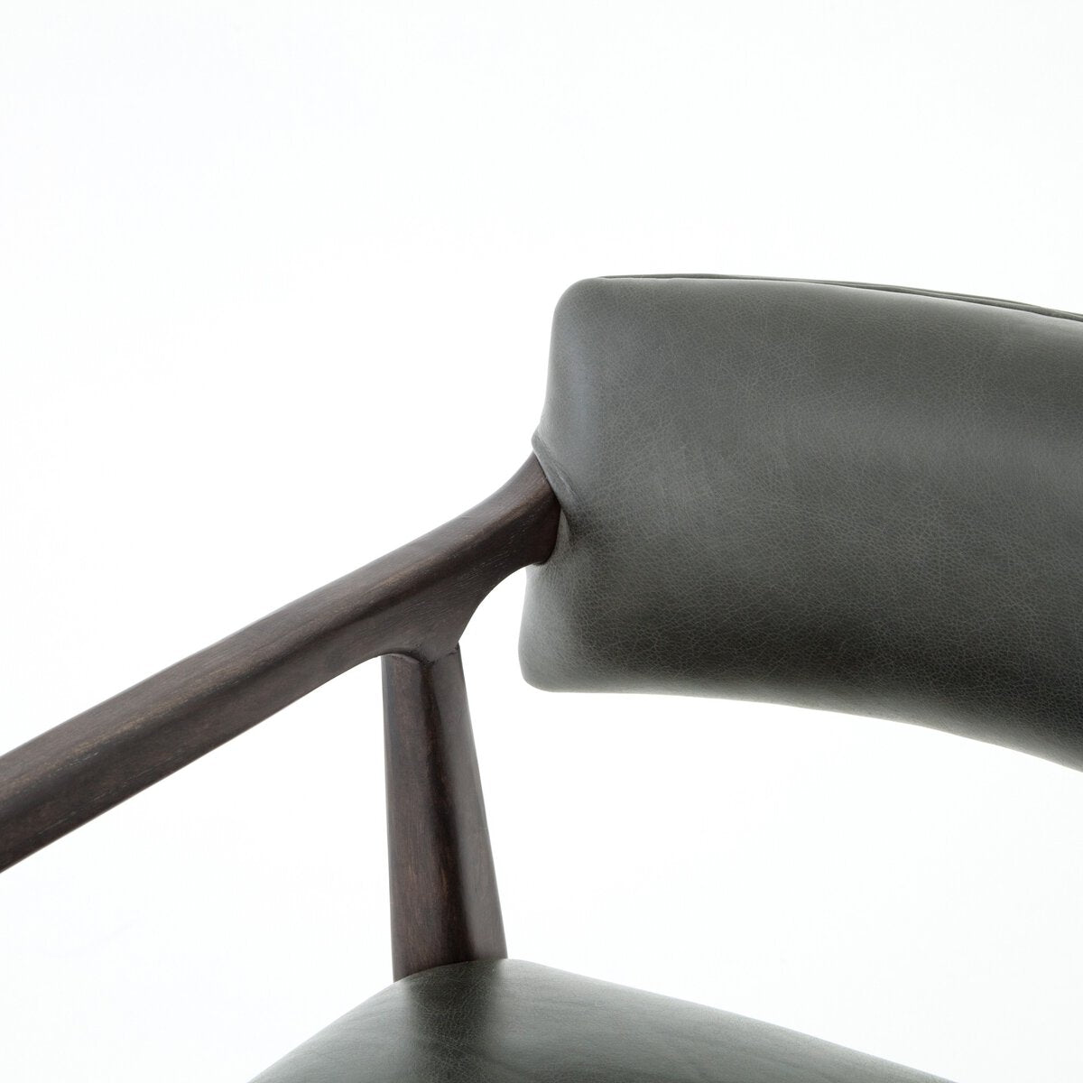 Tyler Cuero Top Negro Counter Stool
