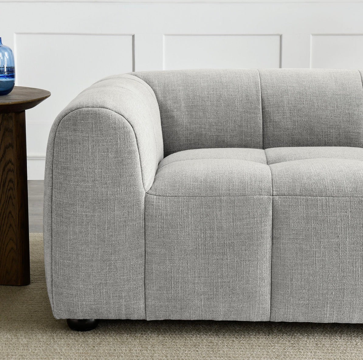 Liana Gris Claro Loveseat