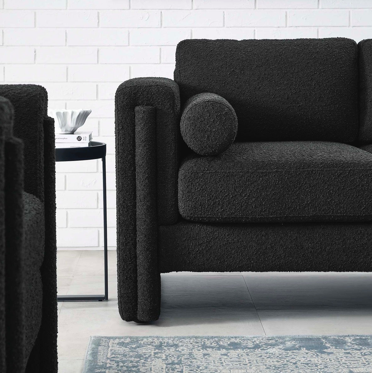 Visible Boucle Negro Loveseat
